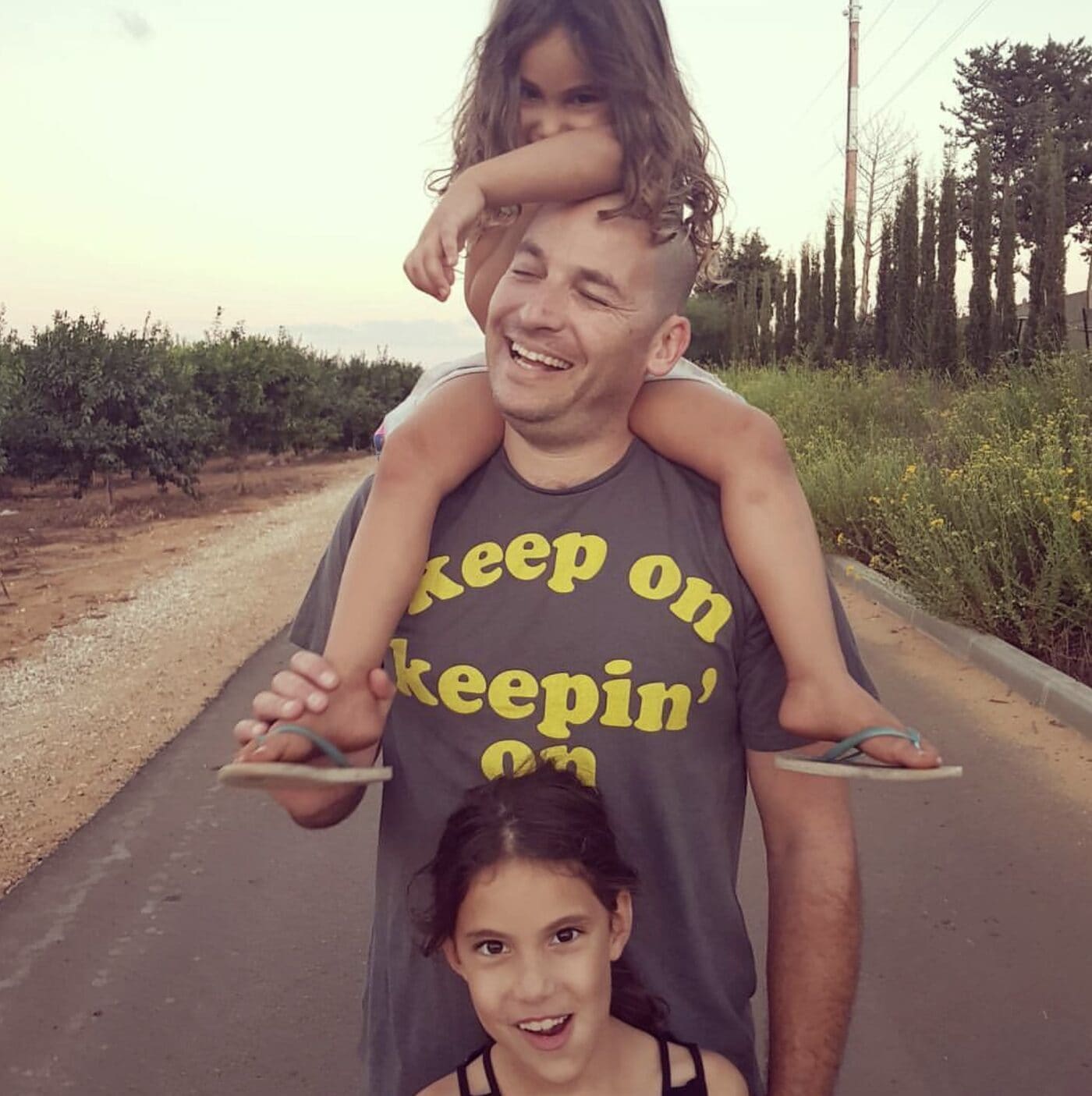דותן עם בנותיו